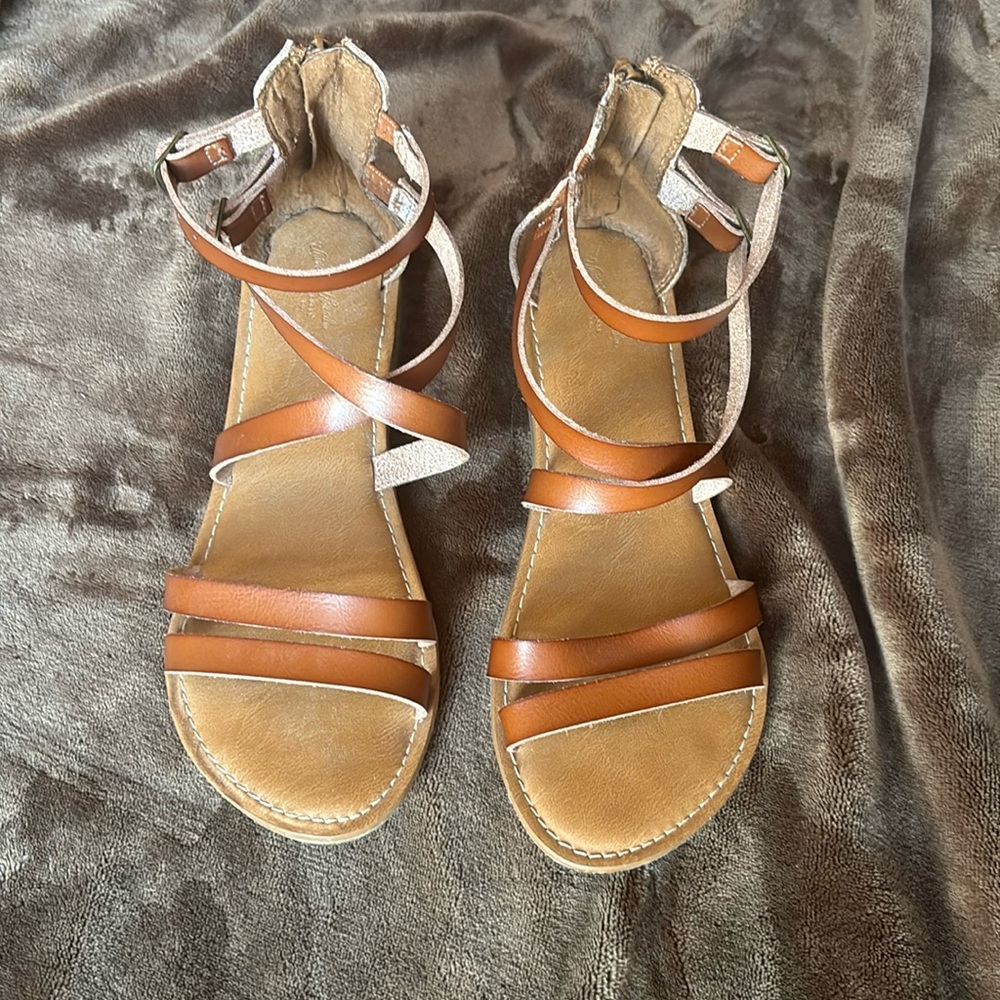 Universal Threads sandals size 8